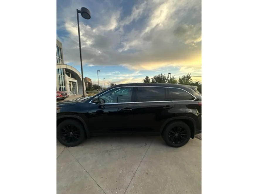 2019 Toyota Highlander SE photo 1