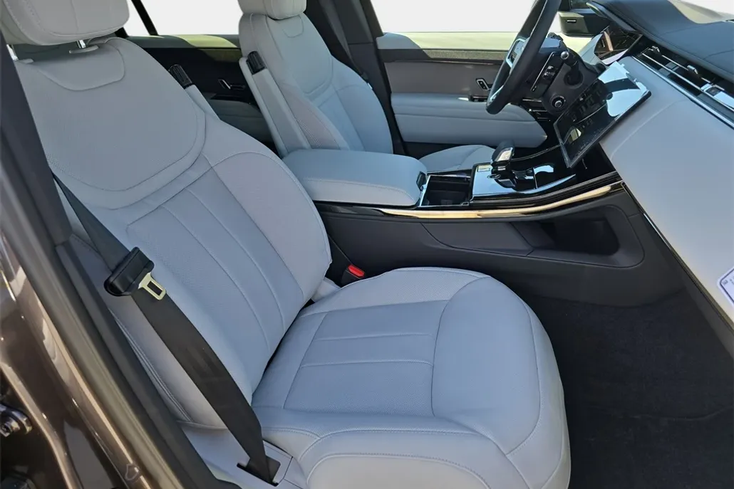 2025 Land Rover Range Rover Sport SE photo 1