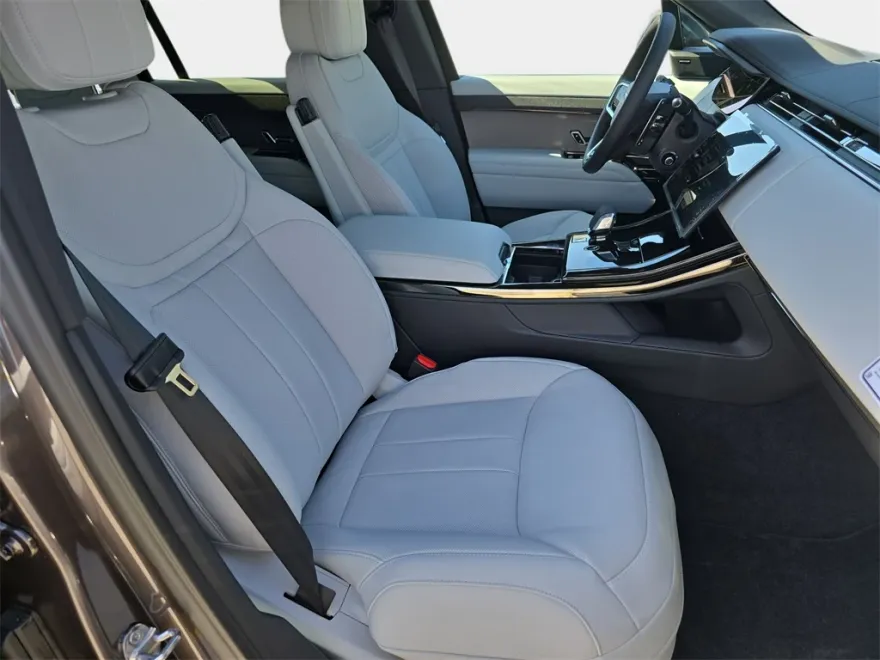 2025 Land Rover Range Rover Sport SE photo 1