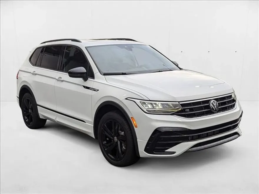 2024 Volkswagen Tiguan SE R-Line Black Sport photo 1