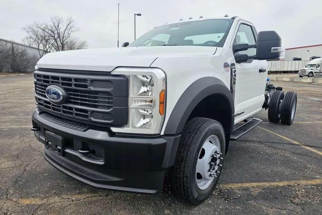 2025 Ford F-450 photo 1