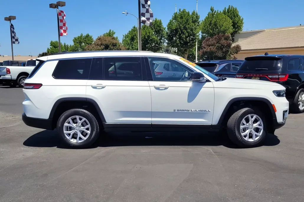 2022 Jeep Grand Cherokee Limited photo 1