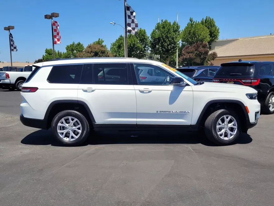 2022 Jeep Grand Cherokee Limited photo 1