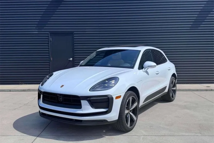 2025 Porsche Macan Base photo 1