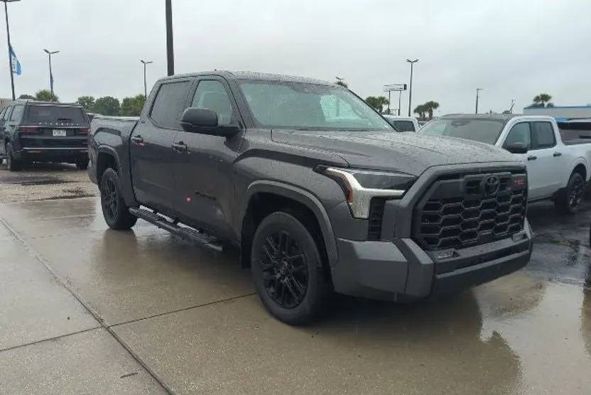 2023 Toyota Tundra SR5 photo 1