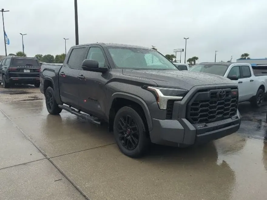 2023 Toyota Tundra SR5 photo 1