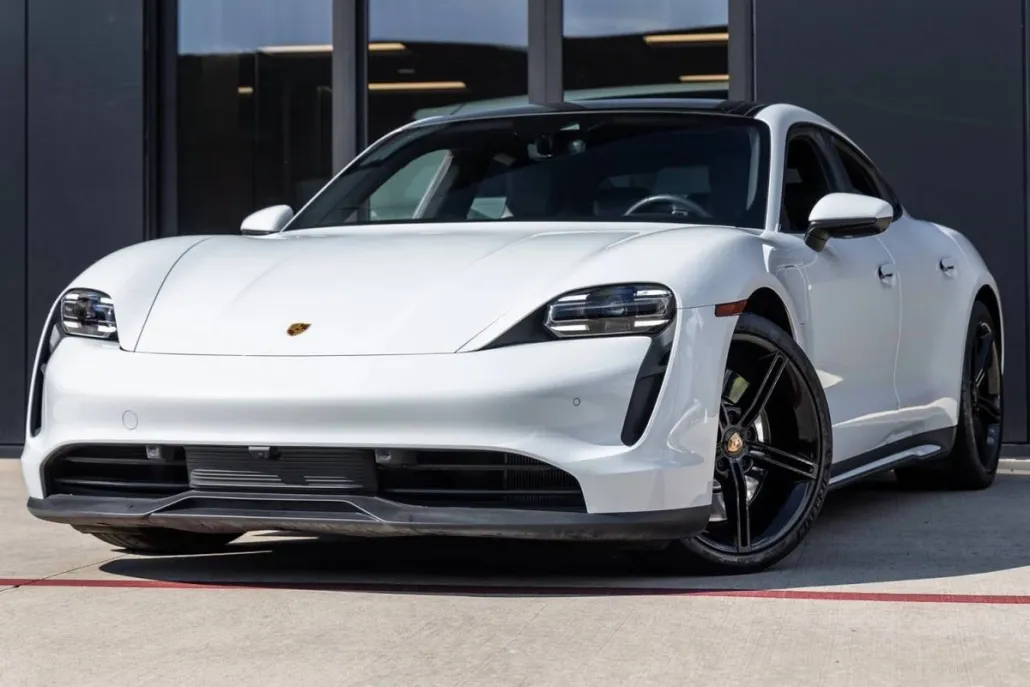 2022 Porsche Taycan photo 1