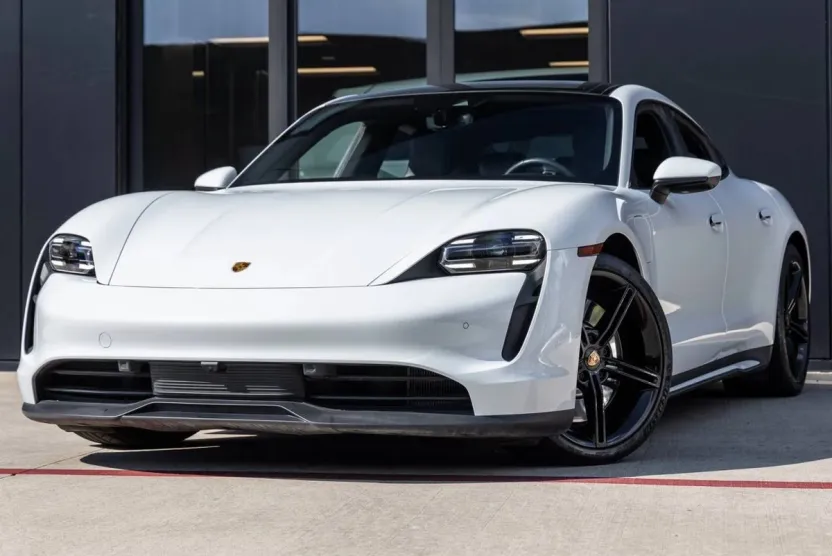 2022 Porsche Taycan photo 1