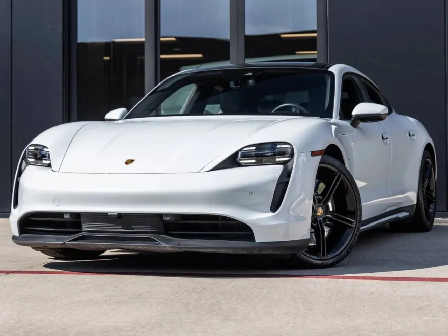 2022 Porsche Taycan photo 1