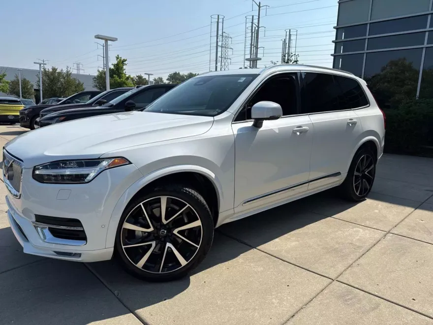 2024 Volvo XC90 Plus photo 1