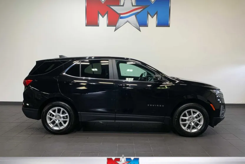 2023 Chevrolet Equinox LT photo 1
