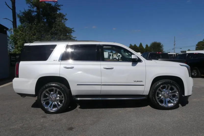 2017 Gmc Yukon SLT photo 1
