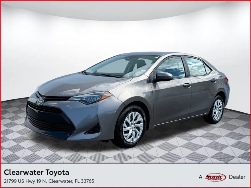 2018 Toyota Corolla LE photo 1