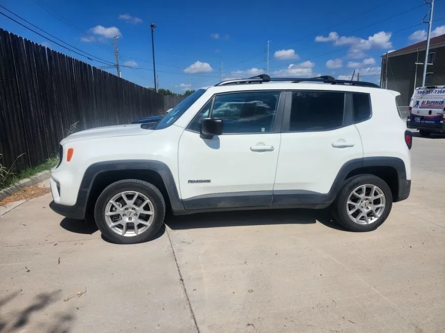 2023 Jeep Renegade Latitude photo 1
