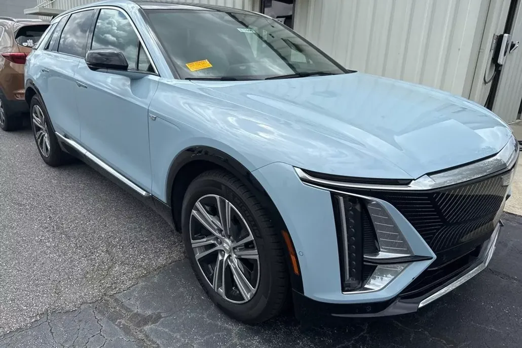 2024 Cadillac Lyriq Luxury photo 1