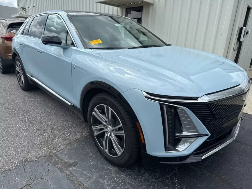 2024 Cadillac Lyriq Luxury photo 1