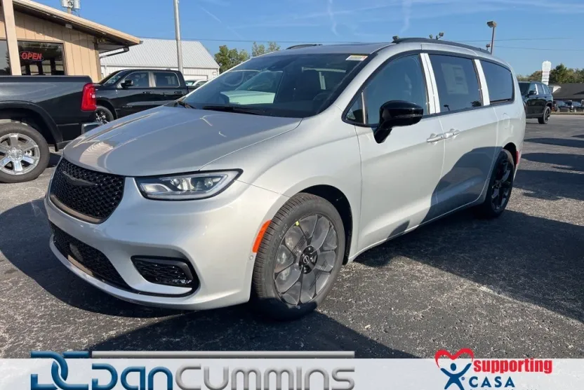2026 Chrysler Pacifica Limited photo 1