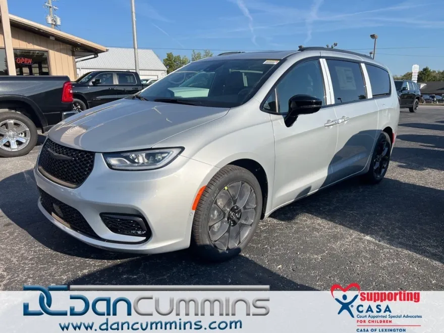 2026 Chrysler Pacifica Limited photo 1