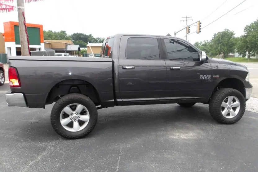 2014 Ram 1500 SLT photo 1