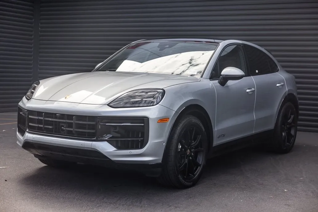 2025 Porsche Cayenne Coupe GTS photo 1