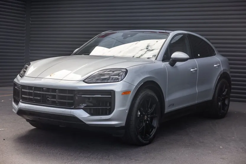 2025 Porsche Cayenne Coupe GTS photo 1