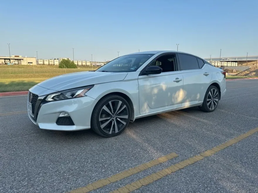2022 Nissan Altima 2.5 SR photo 1