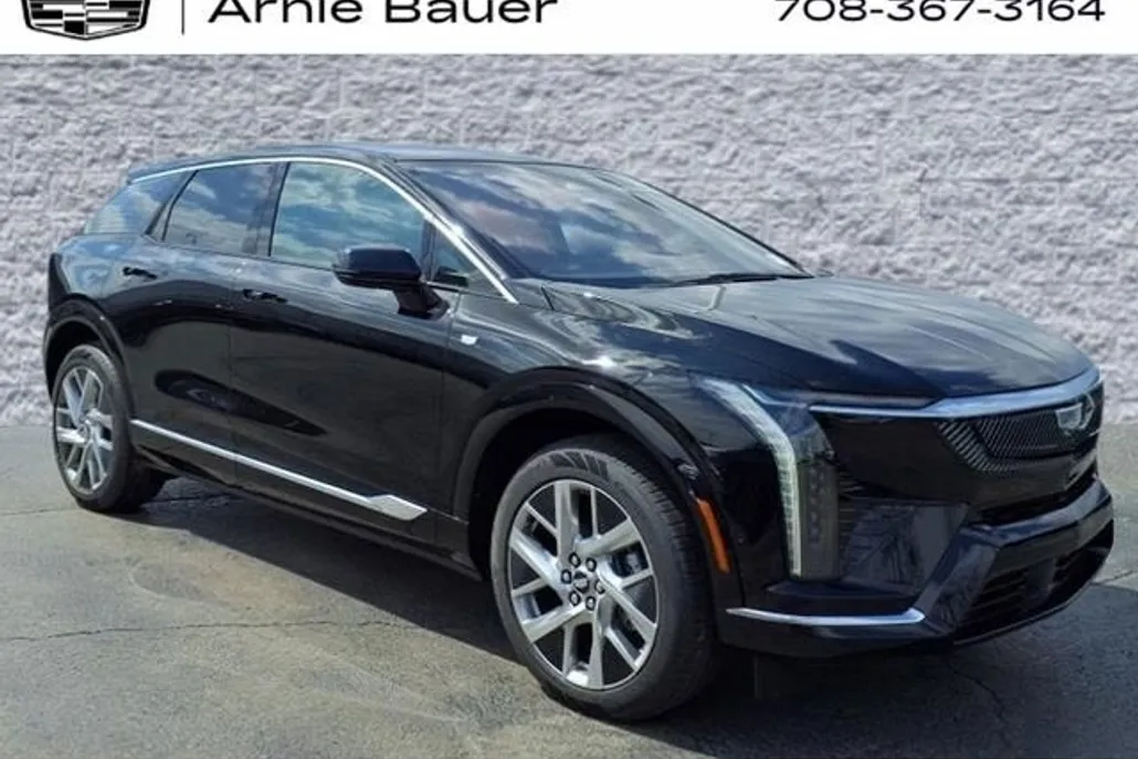 2025 Cadillac Optiq Luxury photo 1