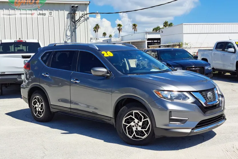2020 Nissan Rogue SV photo 1