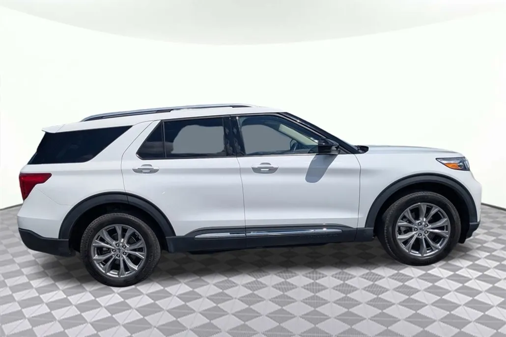 2022 Ford Explorer Limited photo 1