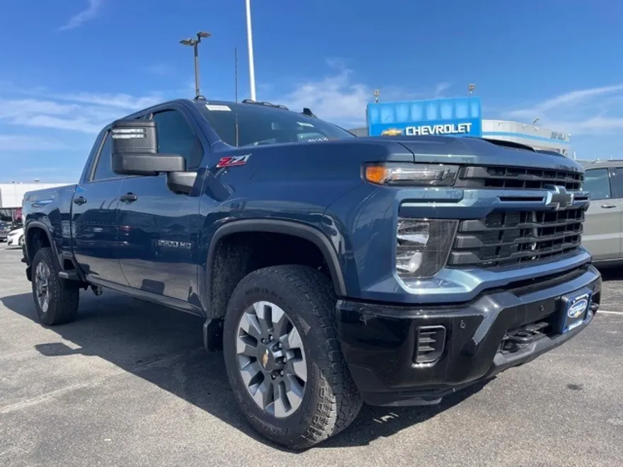 2026 Chevrolet Silverado 2500HD Custom photo 1