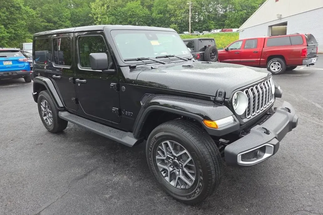 2025 Jeep Wrangler Unlimited Sahara photo 1