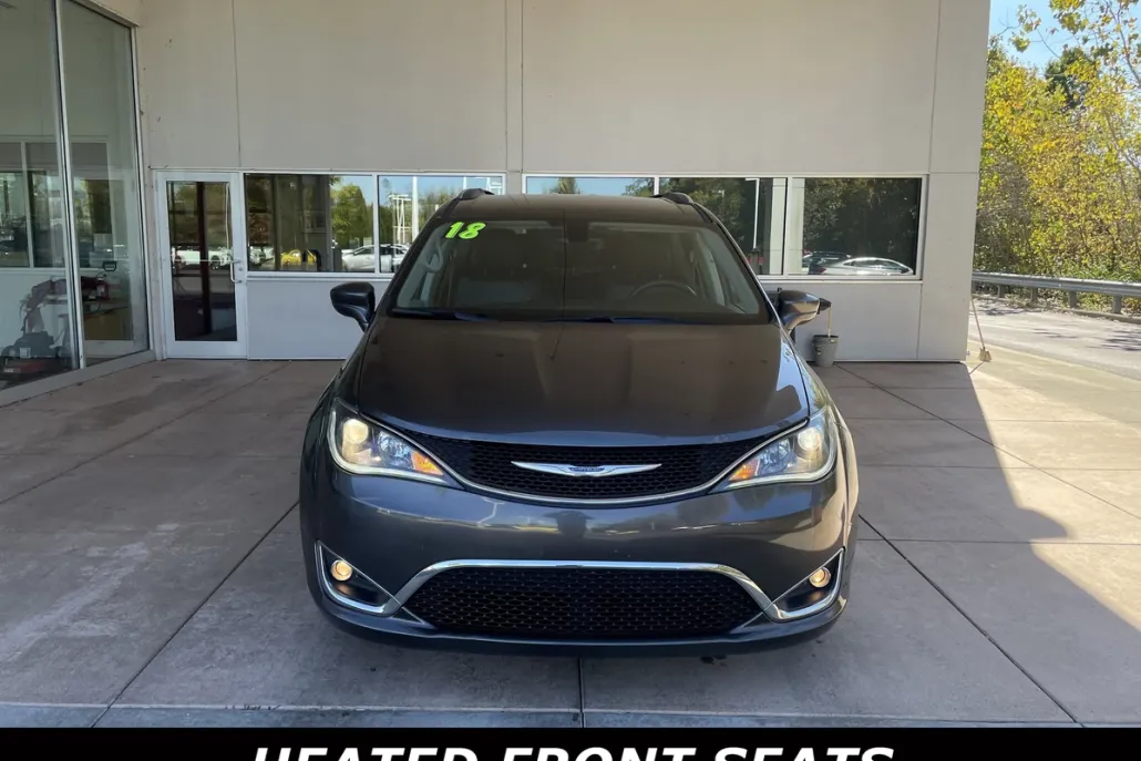 2018 Chrysler Pacifica Touring L photo 1