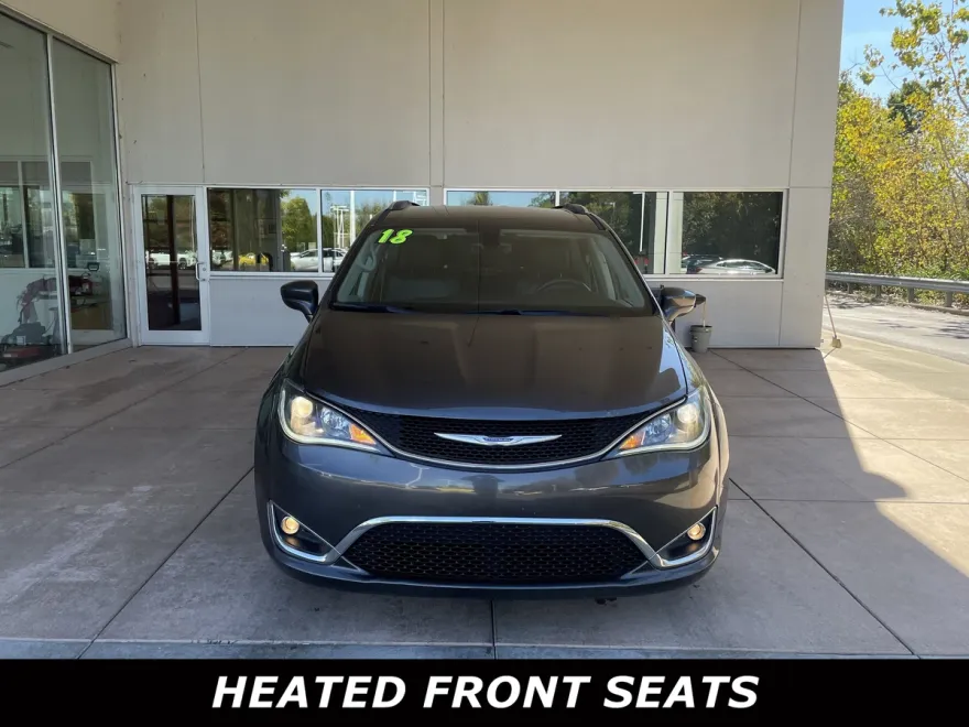 2018 Chrysler Pacifica Touring L photo 1