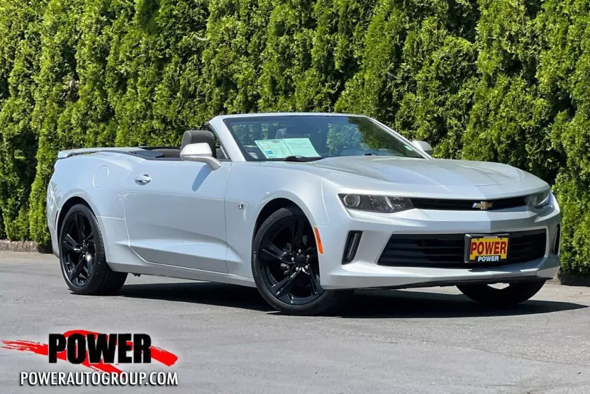 2018 Chevrolet Camaro 1LT photo 1
