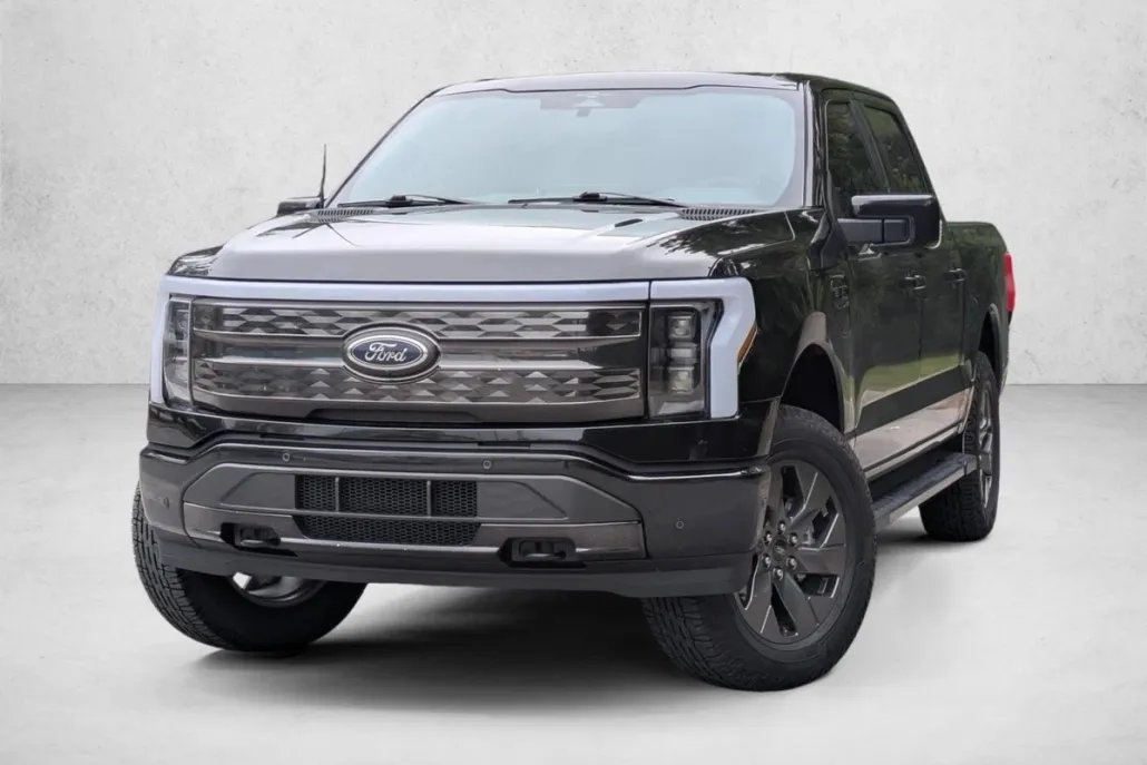 2023 Ford F-150 Lightning Platinum photo 1