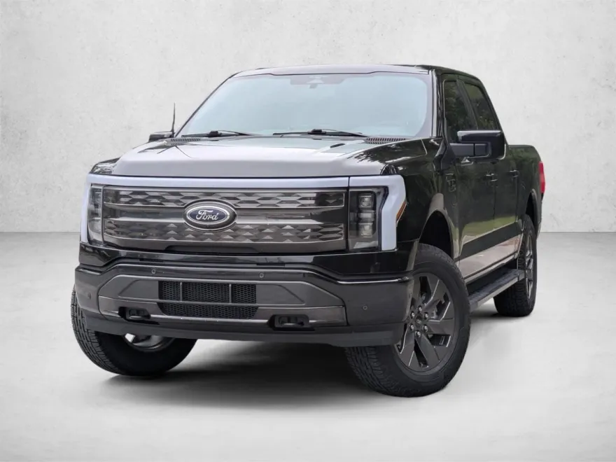 2023 Ford F-150 Lightning Platinum photo 1