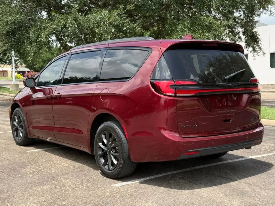 2021 Chrysler Pacifica Limited photo 1