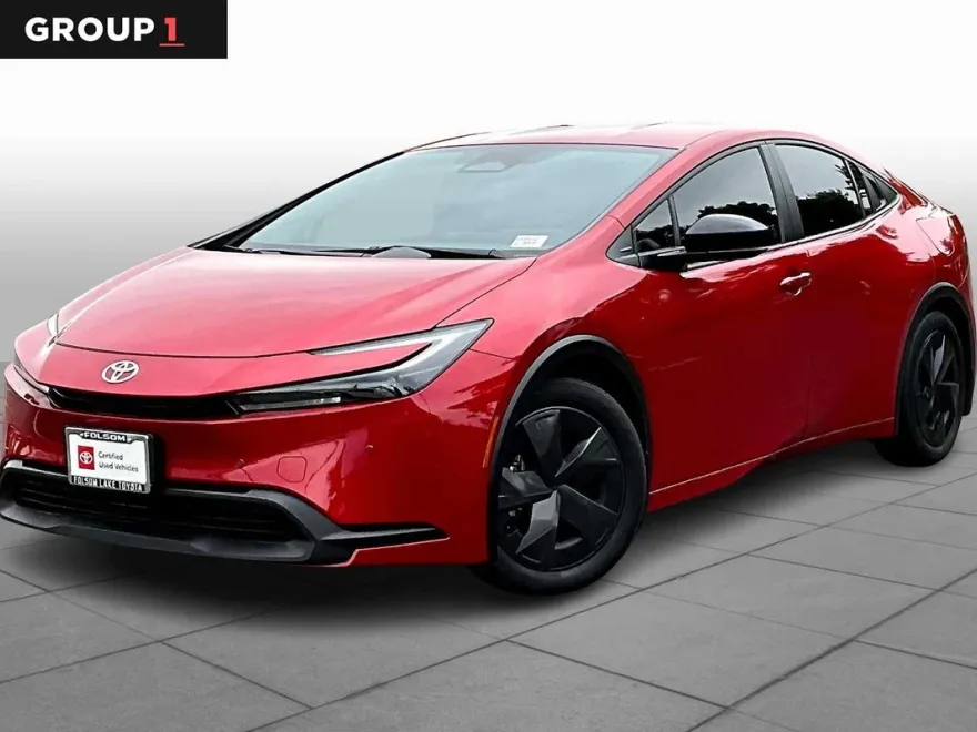 2025 Toyota Prius LE photo 1