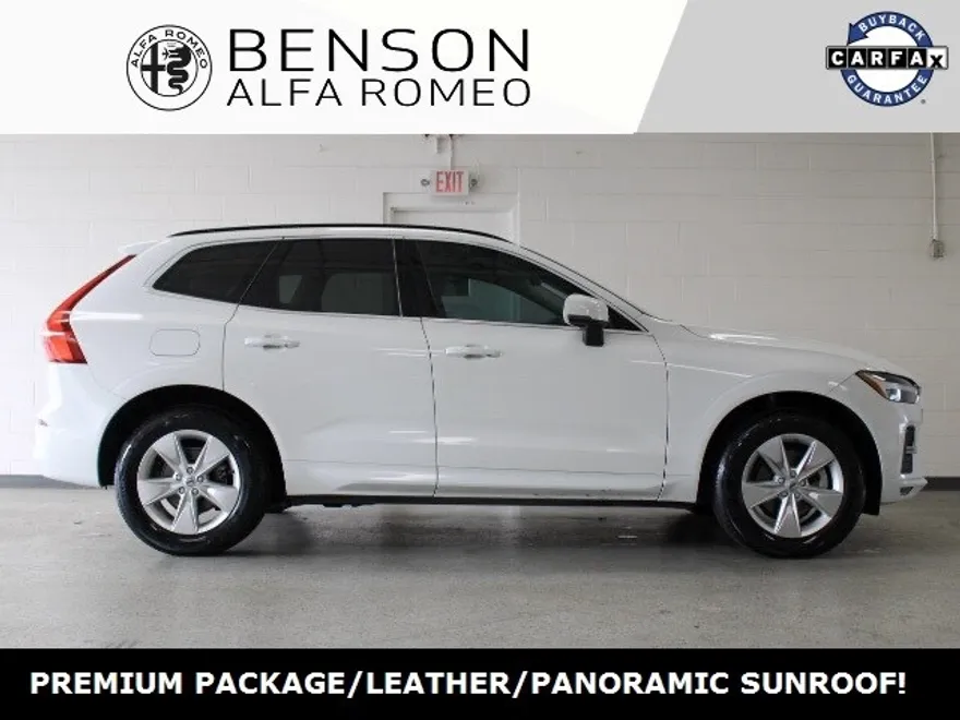 2022 Volvo XC60 B5 Momentum photo 1