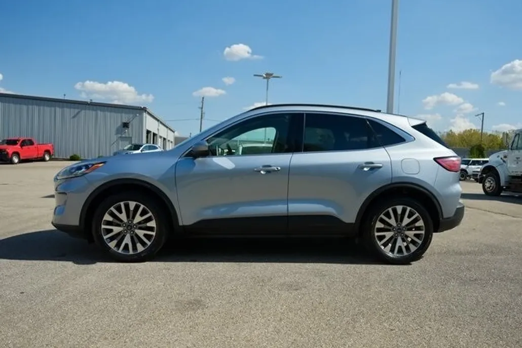 2022 Ford Escape Hybrid Titanium photo 1