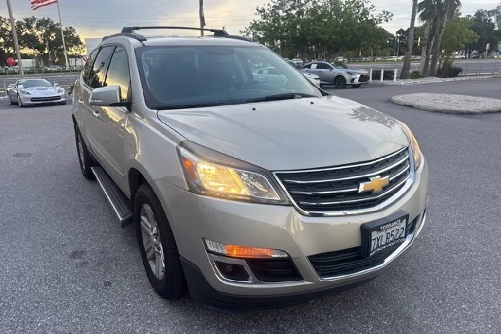 2014 Chevrolet Traverse 1LT photo 1