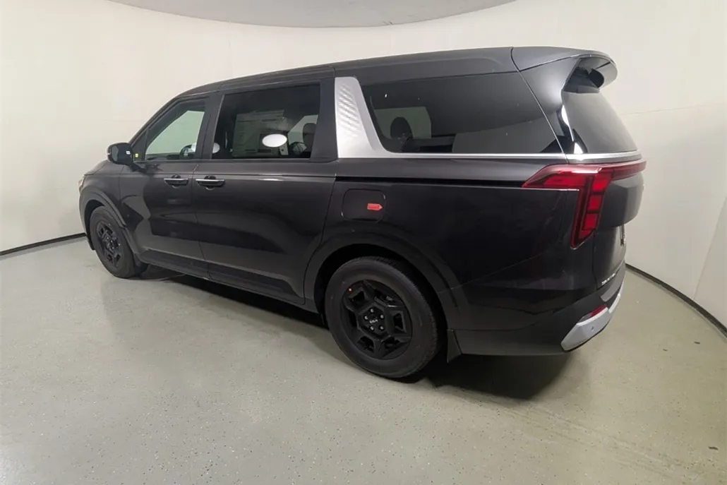 2026 Kia Carnival LX photo 1