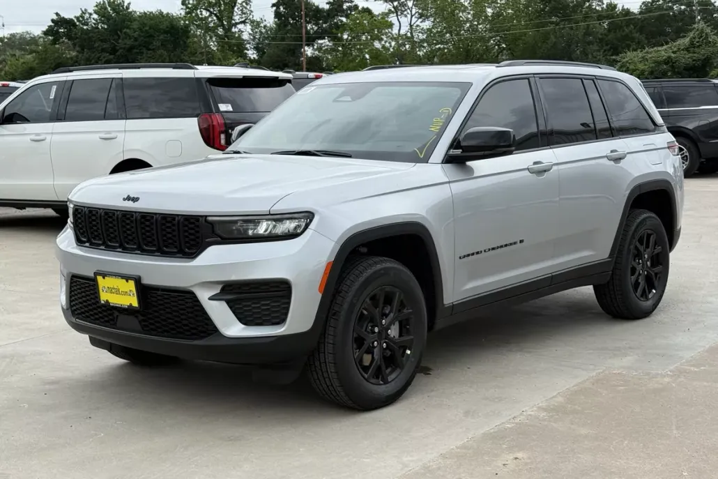 2025 Jeep Grand Cherokee Altitude photo 1