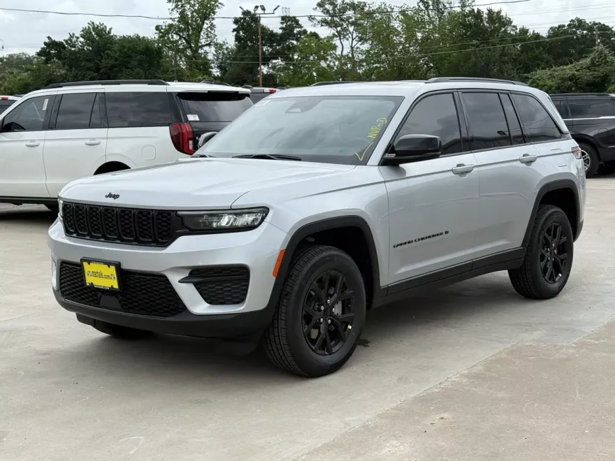 2025 Jeep Grand Cherokee Altitude photo 1