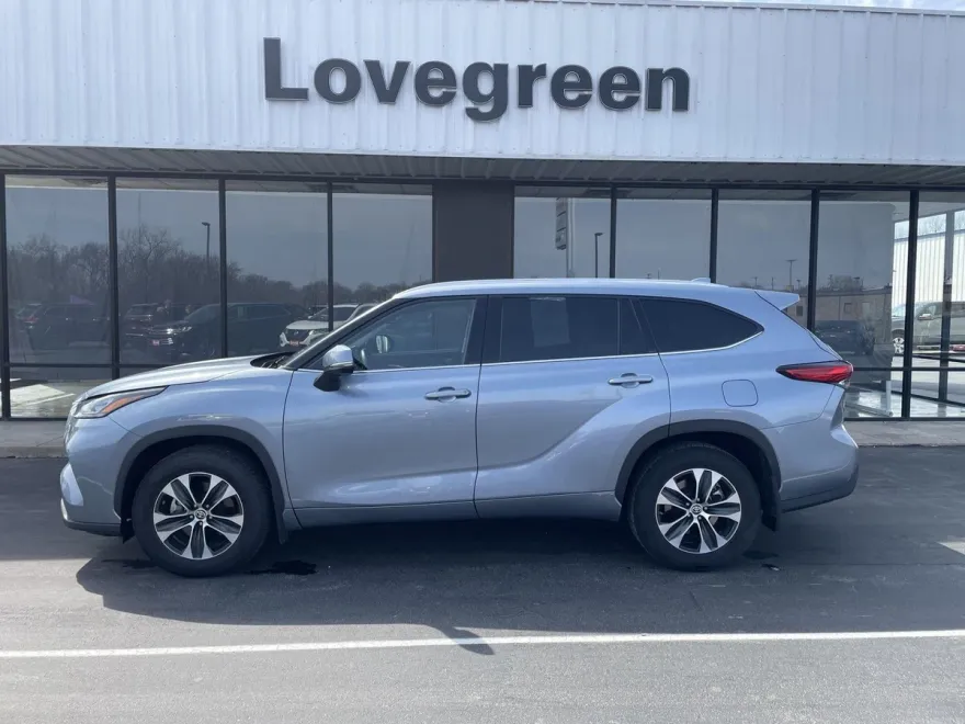 2020 Toyota Highlander XLE photo 1