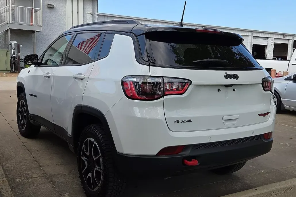2024 Jeep Compass Trailhawk photo 1