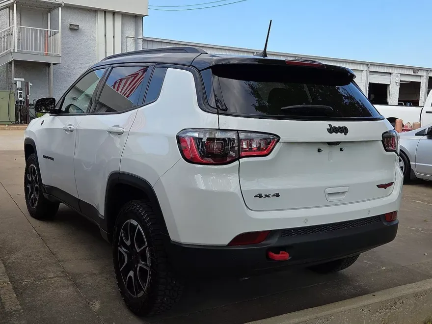 2024 Jeep Compass Trailhawk photo 1