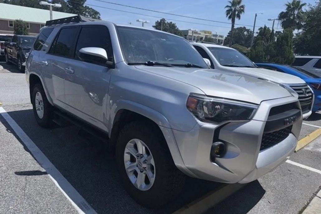 2019 Toyota 4Runner SR5 photo 1
