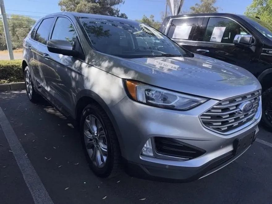 2021 Ford Edge Titanium photo 1