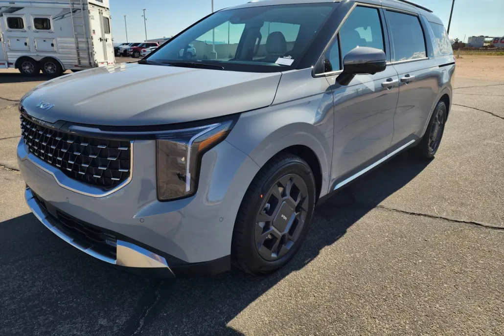 2026 Kia Carnival SX photo 1
